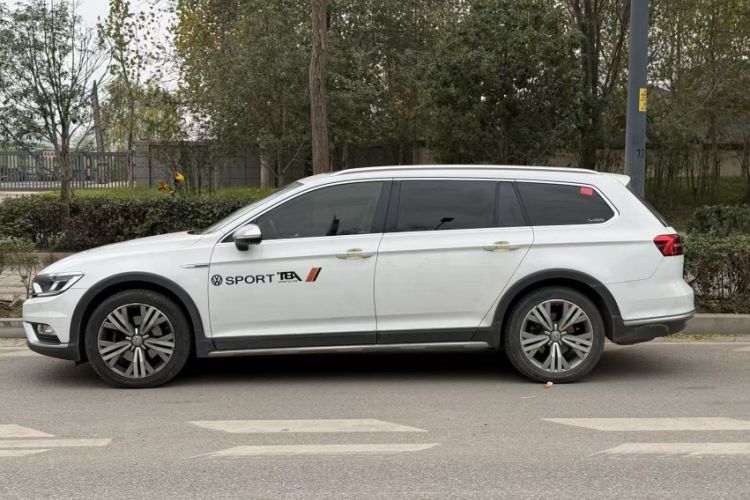 Used Volkswagen Variant 2017 380TSI Four-Wheel Drive Trail Edition
