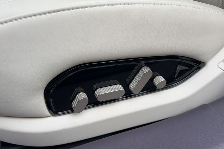 Used  12 2025 Ultra Extended-Range Edition
