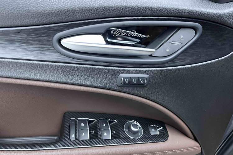 Used Alfa Romeo Stelvio 2017 2.0T 200HP Luxury Edition
