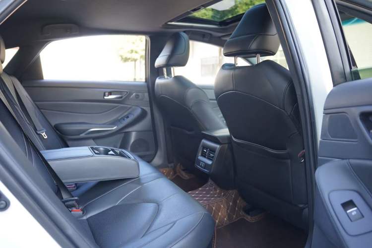 Used Toyota Avalon 2019 Dual-Engine 2.5L Luxury Edition China VI Standard
