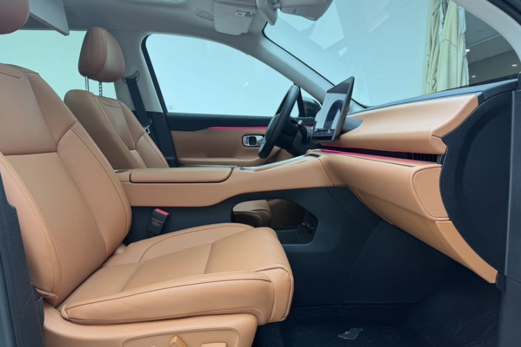 Used Leapmotor C16 2026 Extended-Range 280 LiDAR Zhizun Edition 6 Seats
