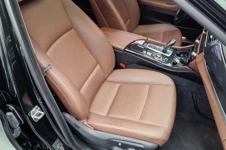 Used BMW 5 Series 2014 520Li Elegant Model
