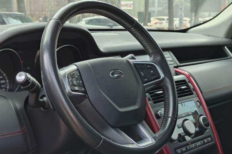 Used Land Rover Discovery Sport 2019 240 PS SE Dynamic Version China VI Standard
