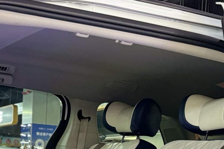 Used Buick GL8 2022 Land Business Class 652T Luxury Model
