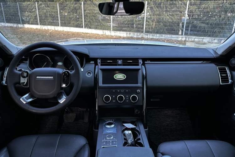 Used Land Rover Discovery 2019 3.0 SC V6 SE
