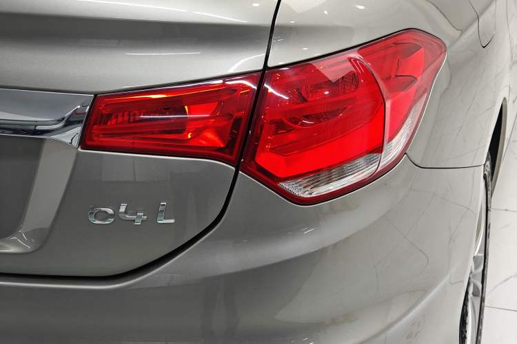 Used Citroen C4L 2013 1.8L Automatic Jingzhi Edition
