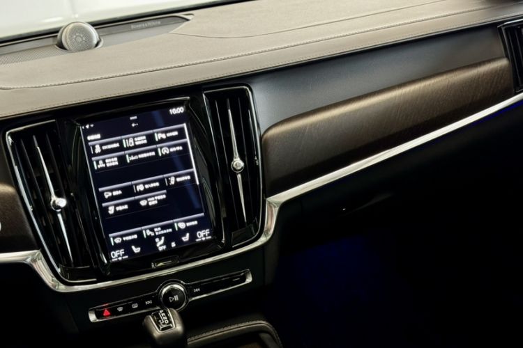 Used Volvo V90 2017 Cross Country T5 AWD Prestige Edition
