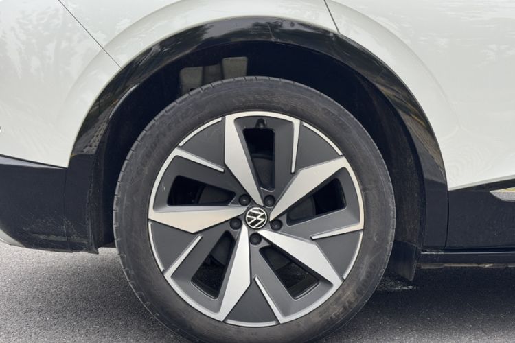 Used Volkswagen ID.4 CROZZ 2021 Long-Range PRO Two-Wheel Drive Version
