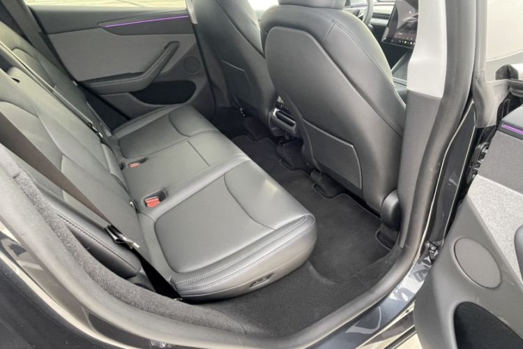 Used Tesla Model Y 2025 Long-Range All-Wheel-Drive Version
