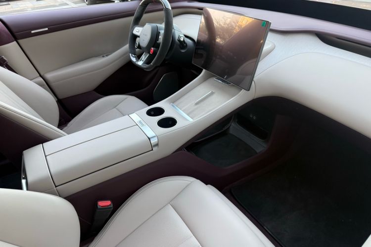 Used  YU7 2025 Ultra-Long Range High-Performance All-Wheel-Drive Max Edition