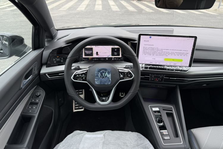 Used Volkswagen Golf 2025 Facelift 300TSI R-Line
