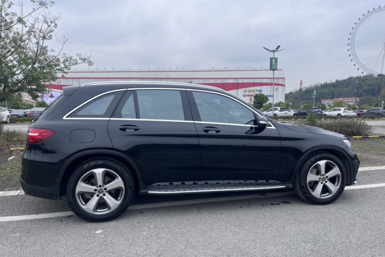 Used Mercedes-Benz GLC 2017 GLC 260 4MATIC Luxury Model