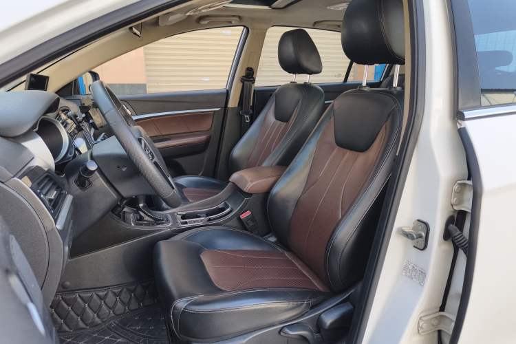 Used Geely Auto Emgrand 2017 Hatchback RS Million Edition 1.5L CVT Upward Version
