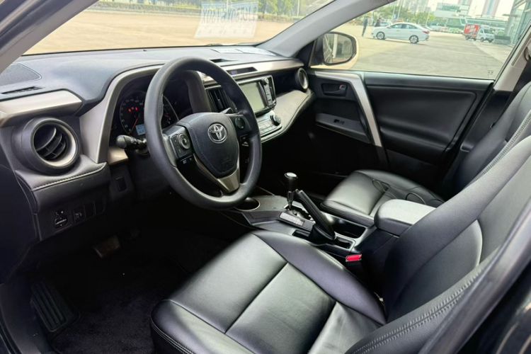 Used Toyota RAV4 2015 2.0L CVT Two-Wheel Drive Fashion Edition
