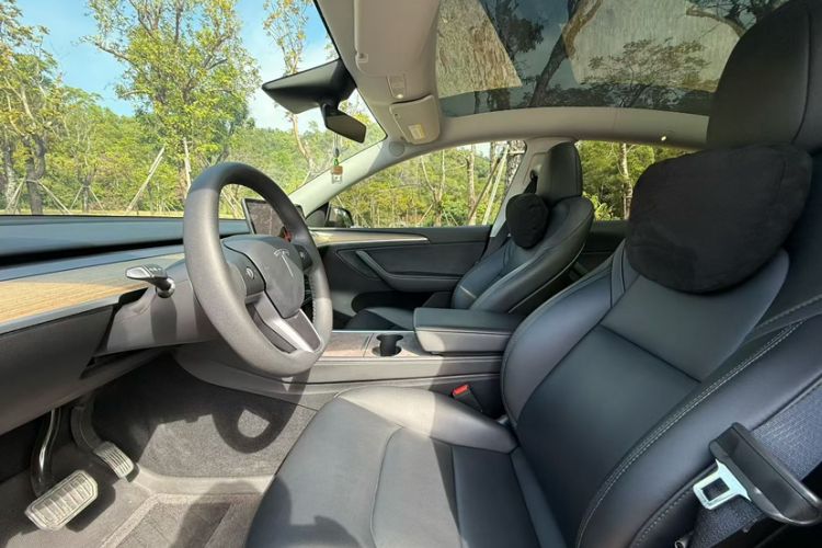 Used Tesla Model Y 2023 Long-Range All-Wheel-Drive Version
