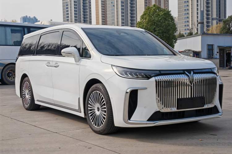 Used VOYAH Dream 2025 PHEV Four-Wheel Drive Prestige Kunpeng Edition
