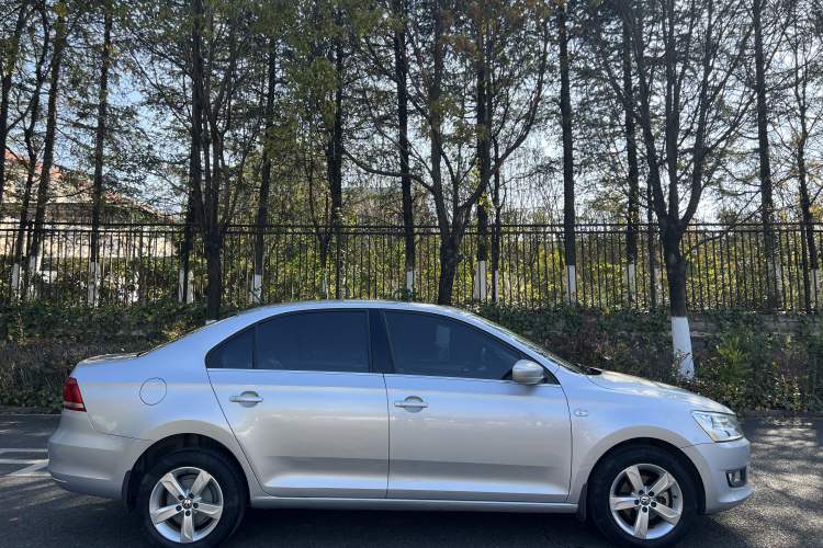 Used Volkswagen Santana 2013 1.6L Manual Comfort Edition
