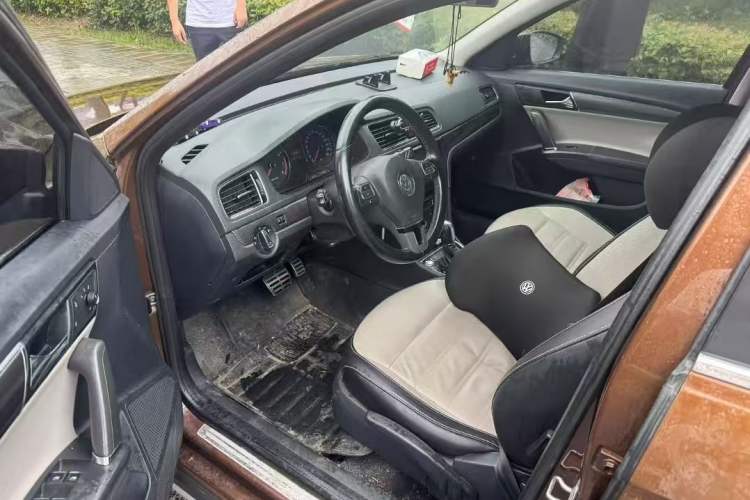 Used Volkswagen Cross Lavida 2014 1.4TSI DSG
