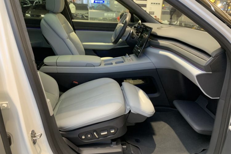 Used Nio ES8 2023 75 kWh Executive Edition
