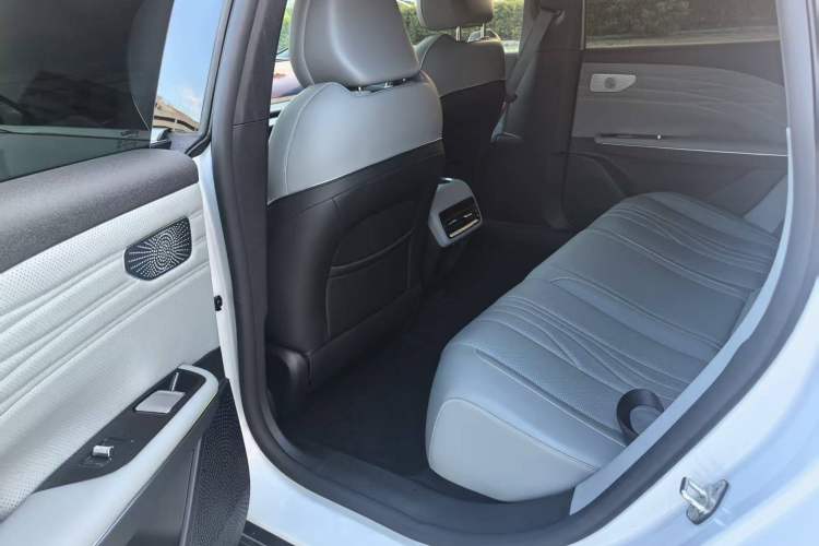 Used  E8 2024 665 km Range Rear-Drive Starship Long-Range Version
