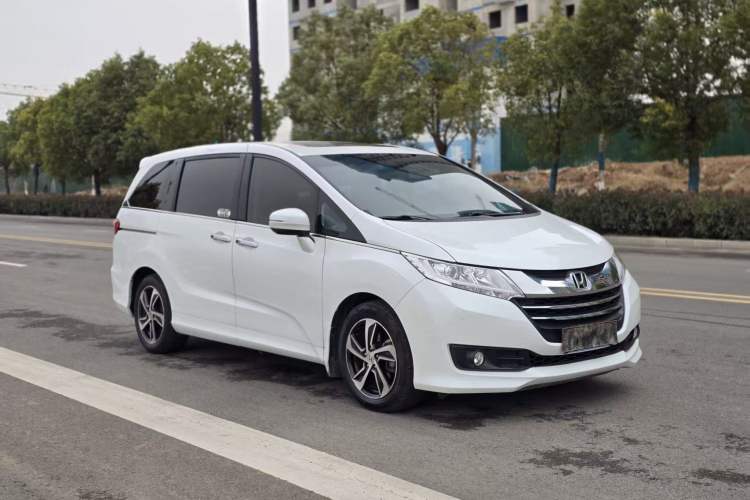 Used Honda Odyssey 2015 Revised 2.4L Luxury Edition
