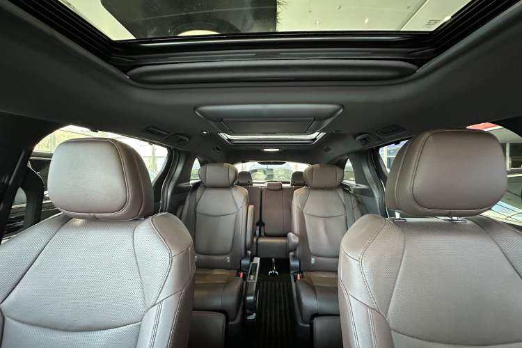 Used Toyota Granvia 2022 2.5L Hybrid Flagship Edition
