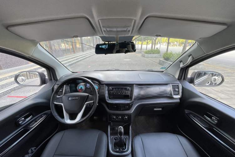 Used Jinbei Gold Hiace 2023 1.5L Passenger Vehicle Engineering Lion 9 Seats
