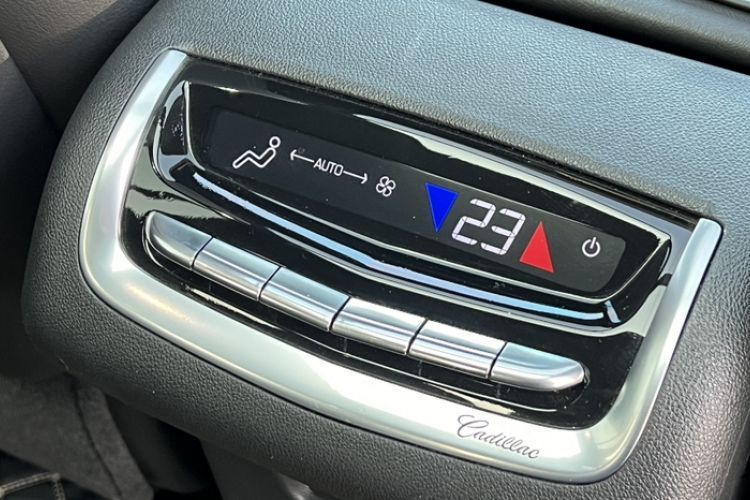 Used Cadillac XT6 2022 2.0T Six-Seater Four-Wheel-Drive Luxury Standard Edition
