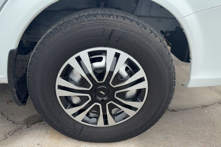 Used JMC Fushun 2023 2.0T Automatic Short-Wheelbase Mid-Height Commercial Multi-Purpose Passenger Vehicle 5 Seats
