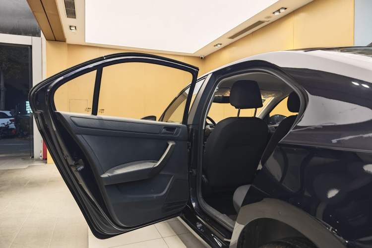 Used Volkswagen Santana 2016 1.6L Automatic Fashion Edition
