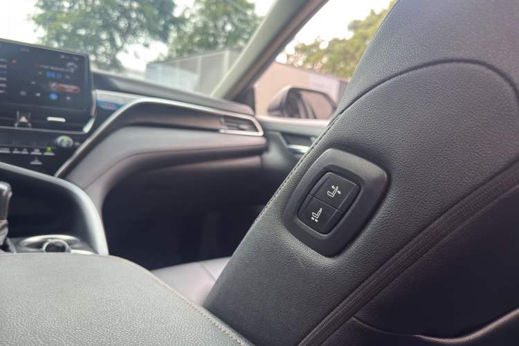 Used Toyota Camry 2021 2.0G Luxury Edition
