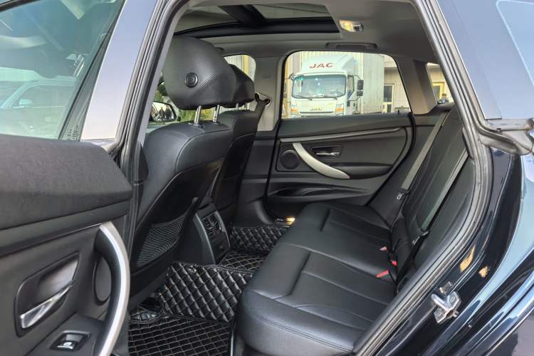 Used BMW 3 Series GT 2017 320i Sport Edition