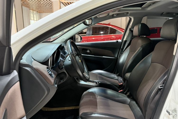 Used Chevrolet Cruze 2013 Hatchback 1.6L Automatic Luxury Model
