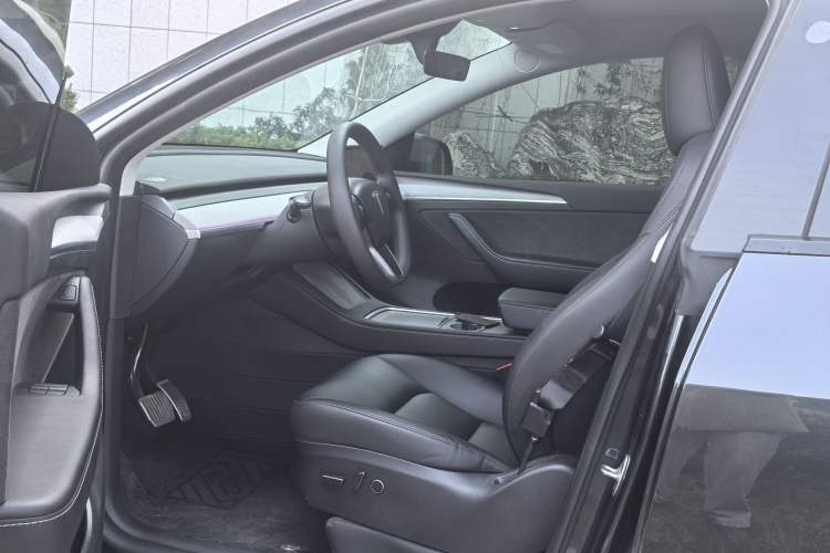 Used Tesla Model Y 2024 Long-Range All-Wheel-Drive Version