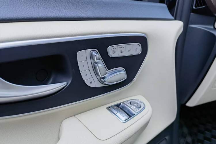 Used Mercedes-Benz V-Class 2022 V 260 Avantgarde Edition