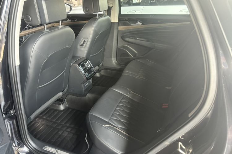 Used Volkswagen Passat 2020 330TSI Luxury Edition China VI
