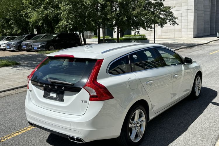 Used Volvo V60 2014 T5 Zhiya Edition
