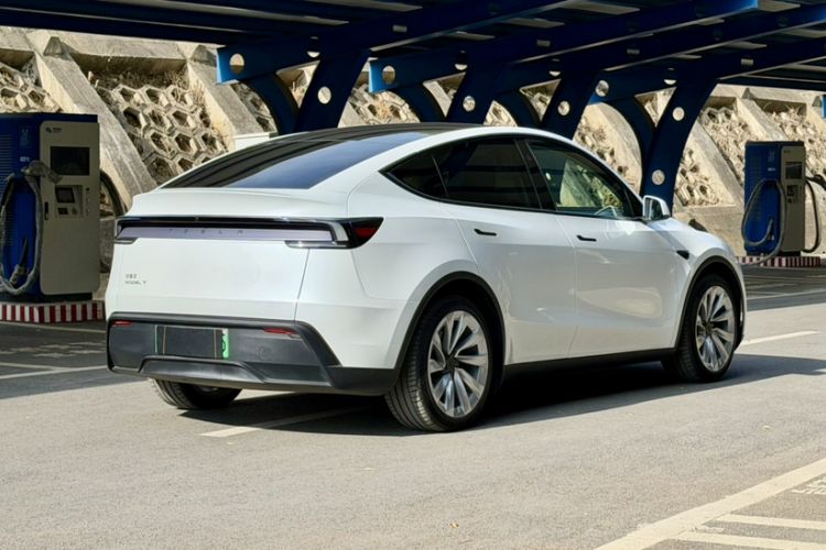 Used Tesla Model Y 2025 Rear-Wheel Drive First Edition