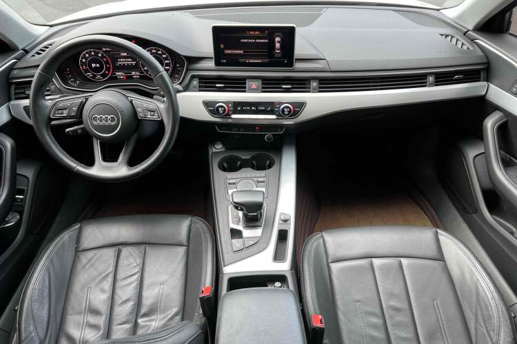 Used Audi A4L 2018 30th Anniversary Edition 40 TFSI Fashion Model
