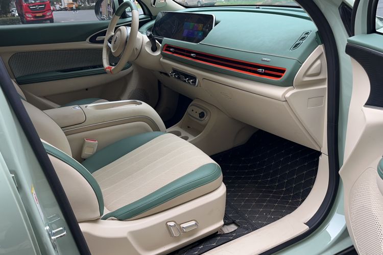 Used ORA Good Cat 2023 401 km Standard Range Premium Version Lithium Iron Phosphate
