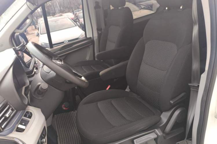 Used SAIC MAXUS Xintu V70 2023 2.0T Elite Edition Manual Transmission Short Wheelbase Low Roof 5/6 Seats (125 hp)
