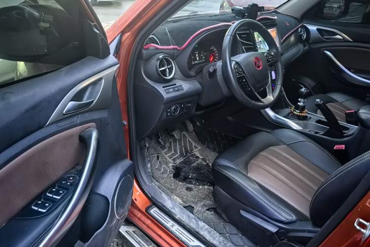 Used BYD Song 2017 Gaishi Upgrade Edition 1.5TI Manual Elite Model
