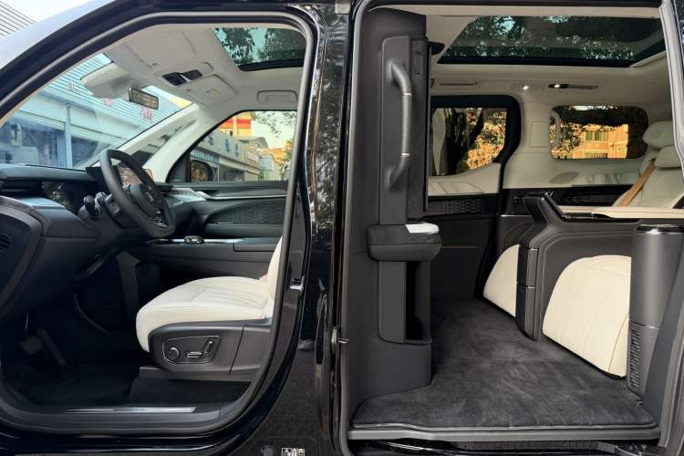 Used Zeekr 009 2024 GAC Trumpchi
