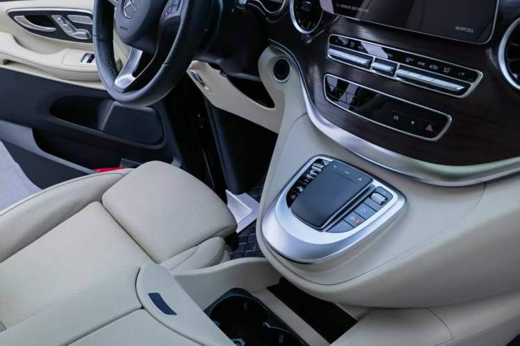 Used Mercedes-Benz V-Class 2022 V 260 Avantgarde Edition