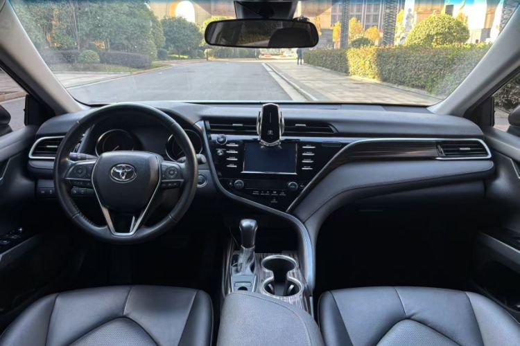 Used Toyota Camry 2018 2.0G Luxury Edition
