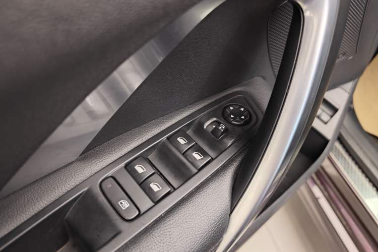 Used  5LS 2016 1.6T Luxury Edition THP160
