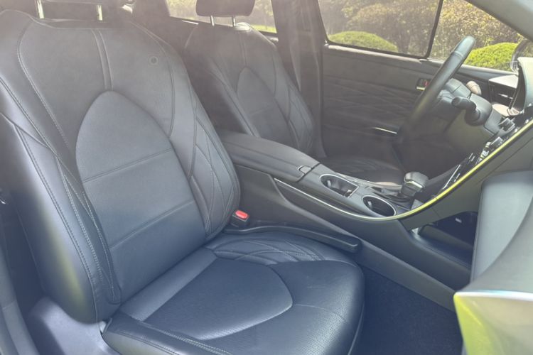 Used Toyota Avalon 2019 Dual-Engine 2.5L XLE Prestige Version China VI Standard
