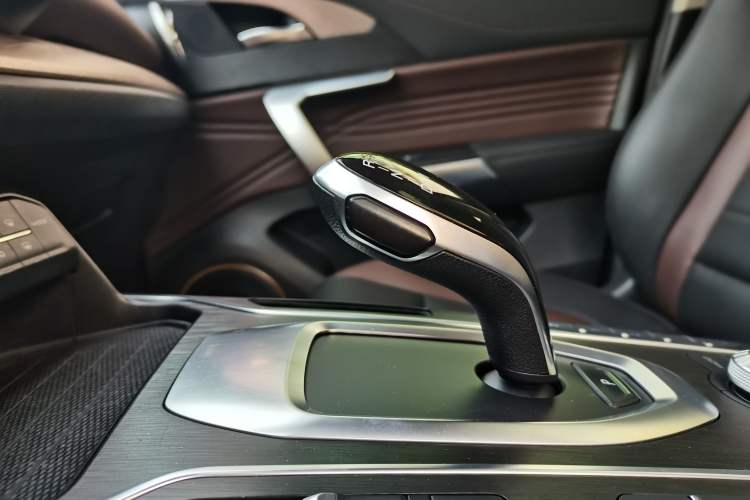 Used Wey VV5 2020 1.5T Two-Wheel Drive Color Pioneer
