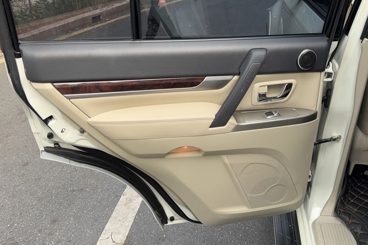 Used Mitsubishi Pajero 2017 V97 3.8L 5-Door GLS Model with Sunroof – Middle East
