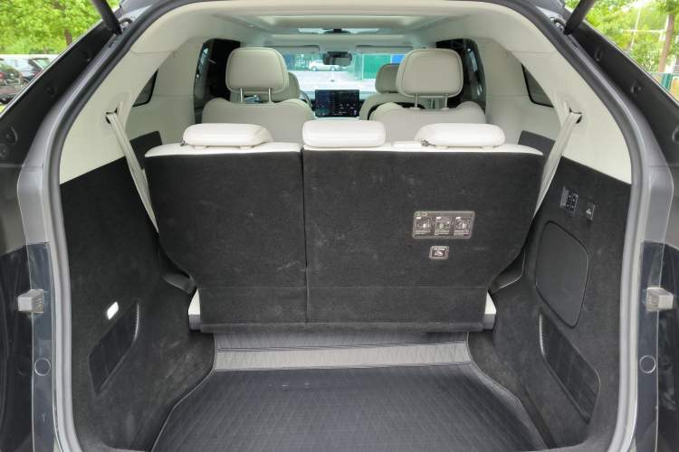 Used XPeng X9 2024 702 Ultra-Long Range Pro
